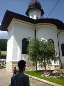 Besuch eines rumänischen Klosters im Rahmen des Vorgängerprojekts  Devotional Humans, 2019 (Foto Jan Meiser)